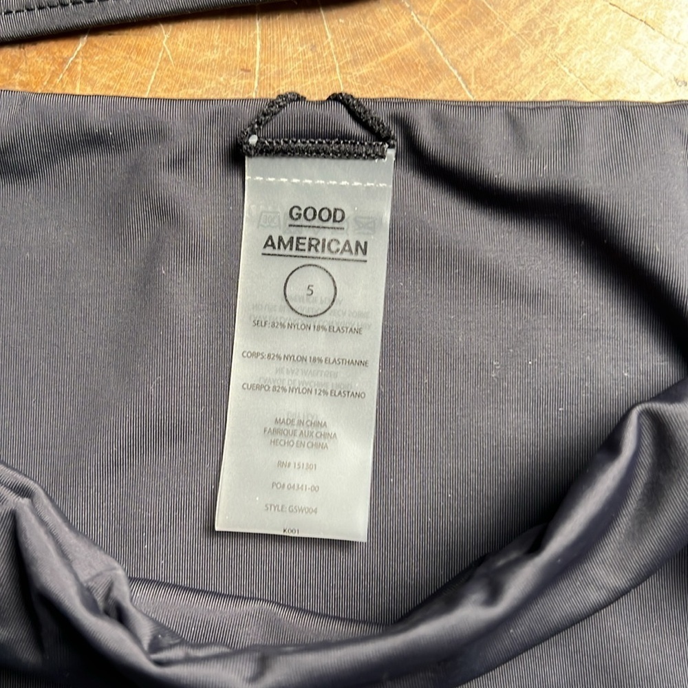 Good American bikini ๐ nwt black bottoms size 5 and top size 4 fit like XL MN78 - Picture 4 of 6